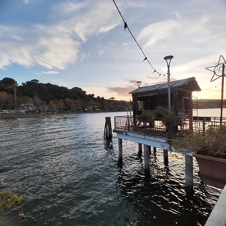 Апартаменти Chalet Romantico Sul Lago Анґуїллара-Сабація Екстер'єр фото